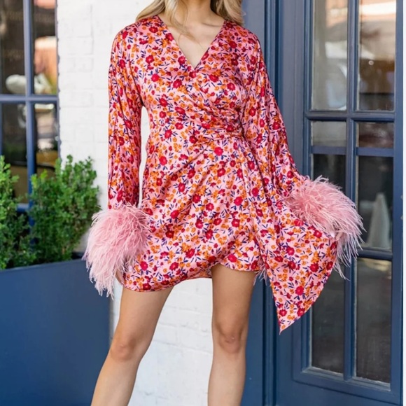 Buddy Love NEW ANISA FEATHER CUFF MINI DRESS - DRAGONFRUIT - Picture 1 of 9
